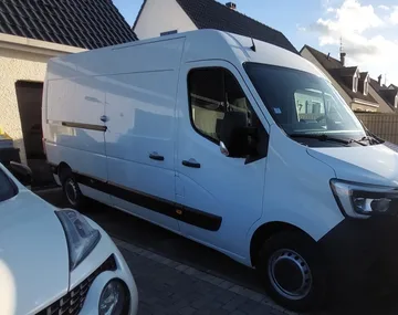 Dopravce Dodávka Renault master v Liévin Francie
